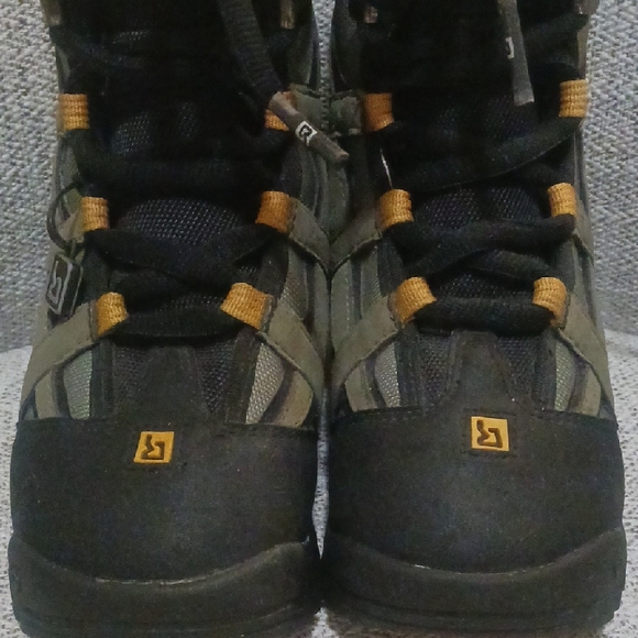 Used BURTON SKI BOOTS Boys Snowboard Boots - Picture 4 of 13